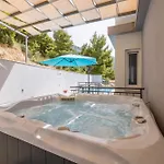 Maya Apartman *