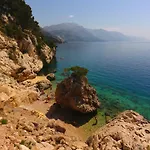 Maya Apartman *