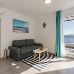 Maya Apartment *