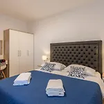 Maya Apartman *